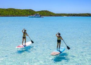 Sport nautique avec bateau de style catamaran de Marc Saulnier | Serenity Navigation